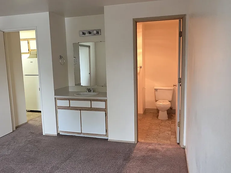 Brittany Crossing Apartments — Photo 22