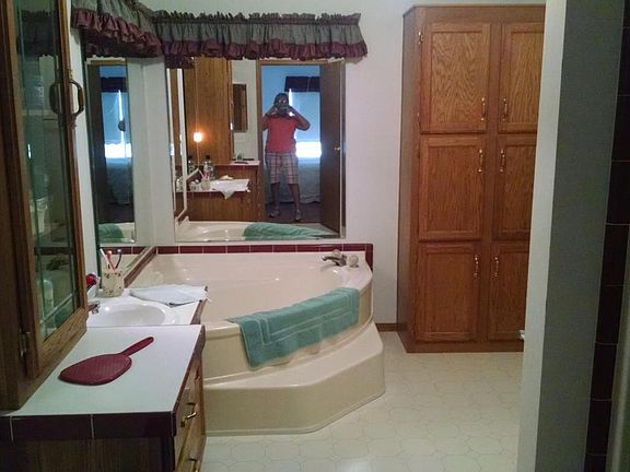 5th image of 1128 Mann Dr