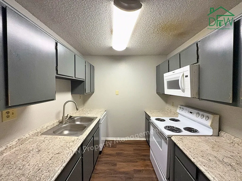2 bed, 1.0 bath, 885 sqft, $1,050 — Photo 3