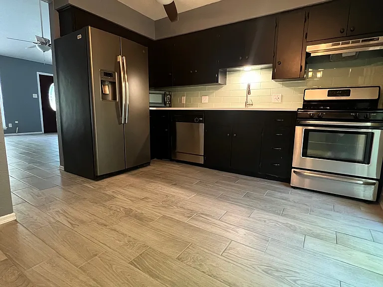 1114 Desirable Dr — Photo 16