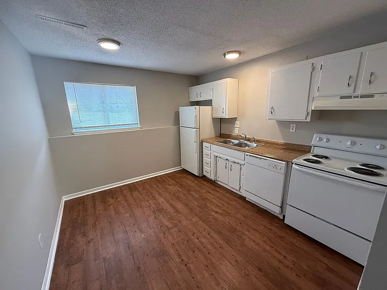 7221 N Moberly Dr #D — Photo 4