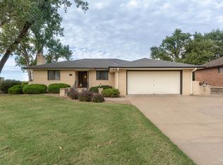 1735 Hillcrest Ln, Salina, KS 67401