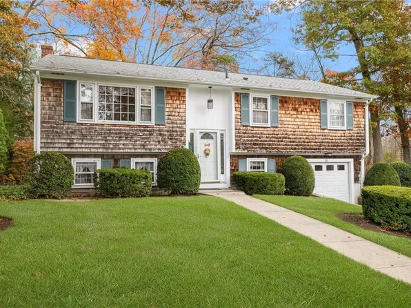 10 Cahir Ct, Warwick, RI 02889