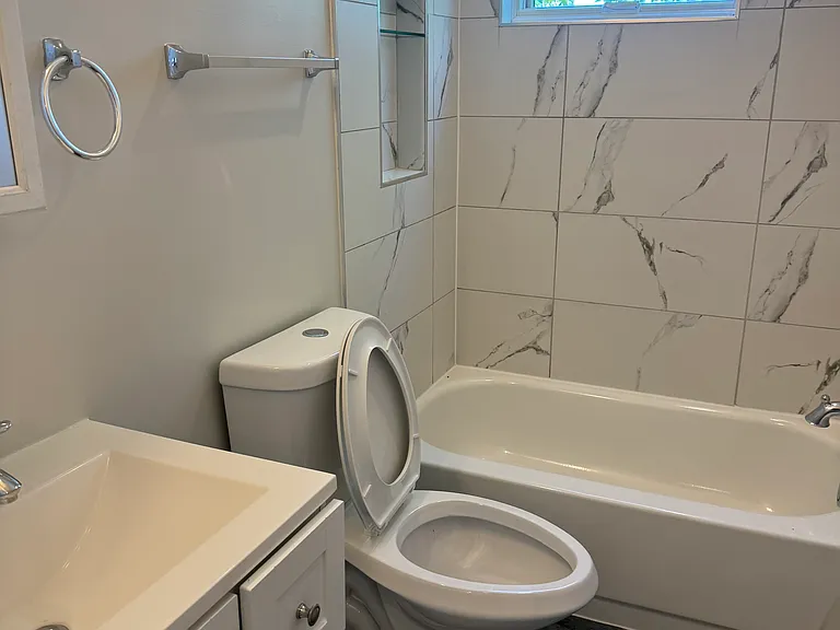 2622 University Pl NW #203 — Photo 9