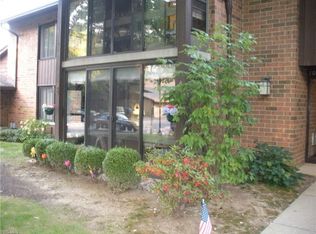 22972 Maple Ridge Rd UNIT 101, North Olmsted, OH 44070