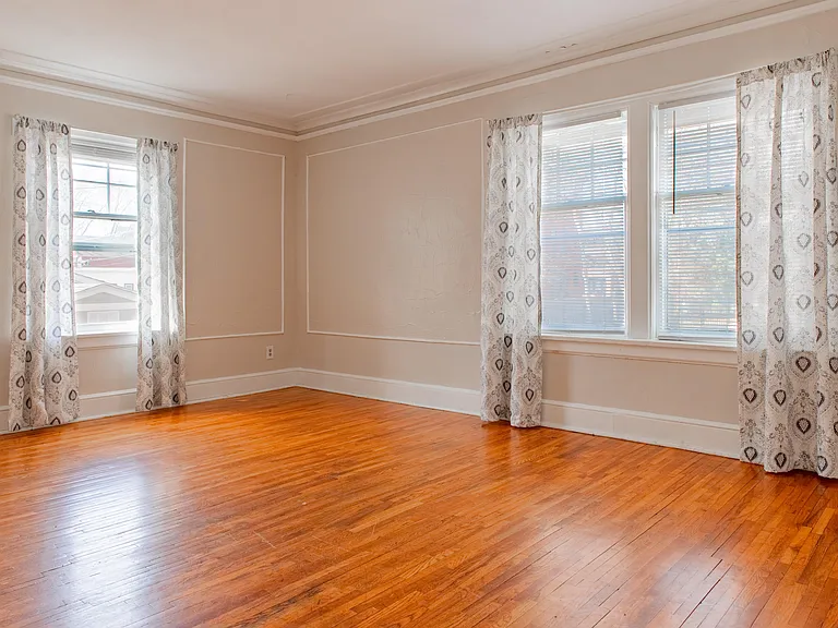 569 Portland Apartments — Photo 22
