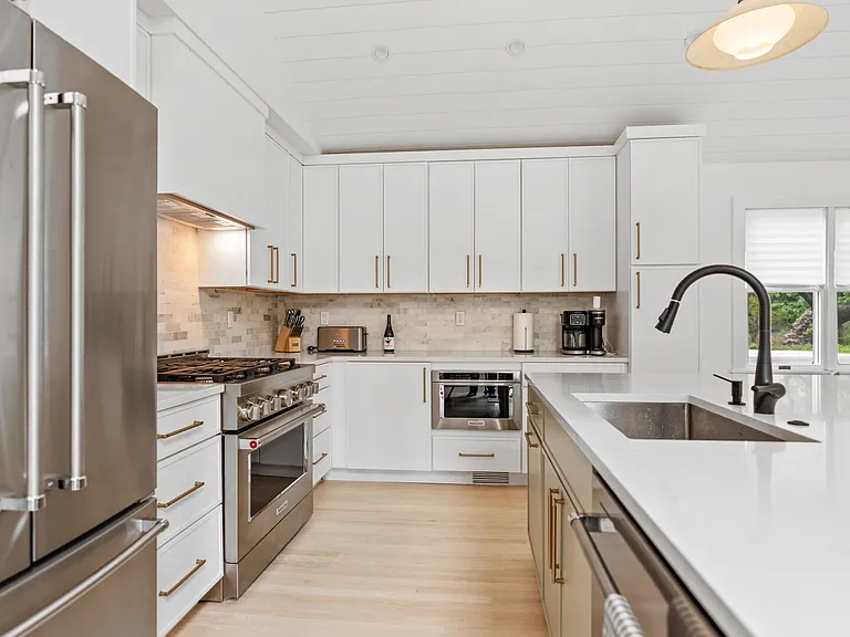 1480 Harbor Ln — Photo 9