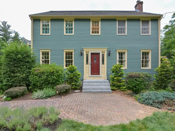 334 Sunnyhill Rd, Lunenburg, MA 01462