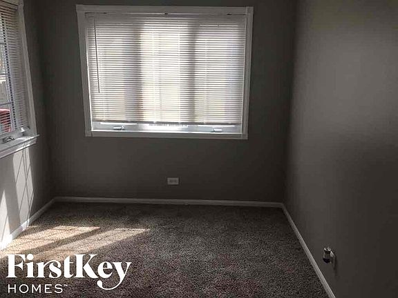 2nd image of 1102 N Shoreland Ct