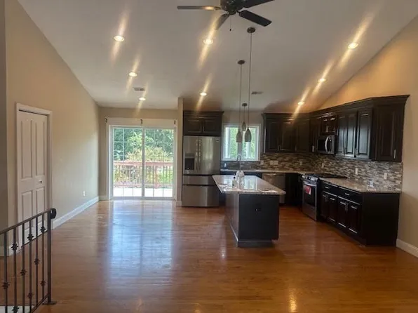 34 Carpenter Ave, Worcester, MA 01605