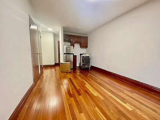 3rd image of 502 E 89th St APT 4B