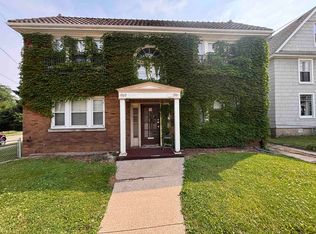 1921 Charles St, Rockford, IL 61104