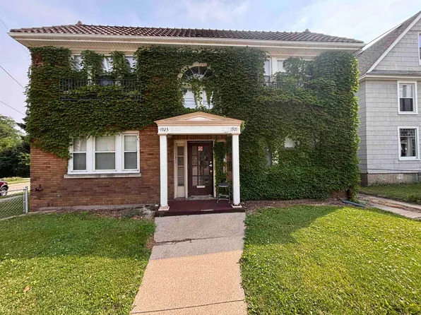 1921 Charles St, Rockford, IL 61104