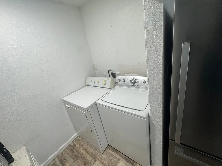 2404 W 9th St — Photo 5