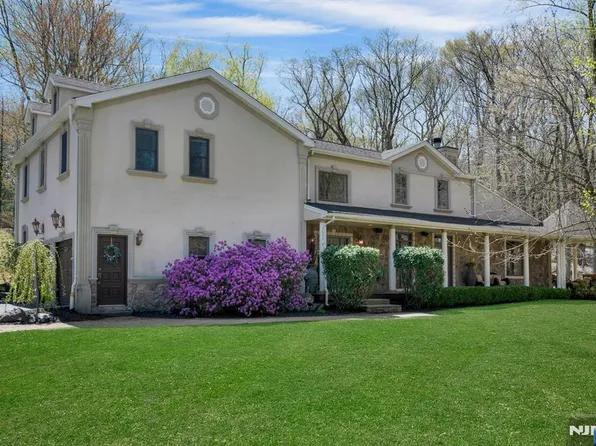 132B Brook Valley Rd, Kinnelon, NJ 07405