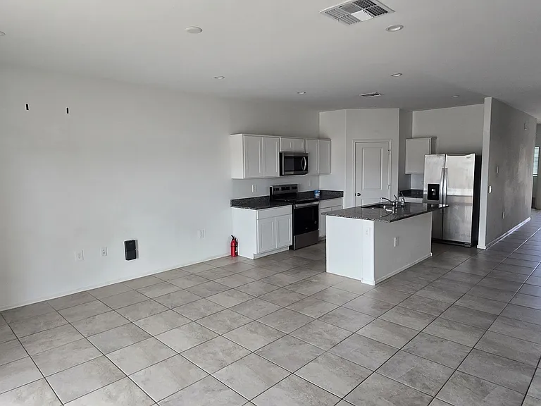 1527 E Lardner Dr — Photo 13