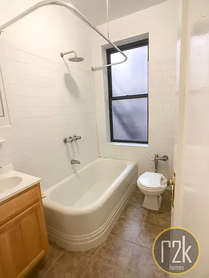 Rented by Realty 2000 Corp | media 9