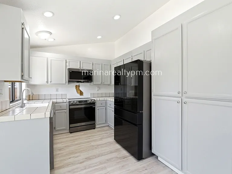 208 Buttercup Cir — Photo 13