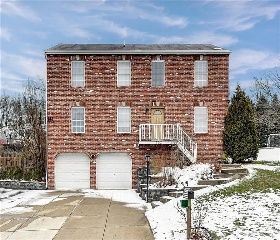 303 Carriage Blvd photo 1