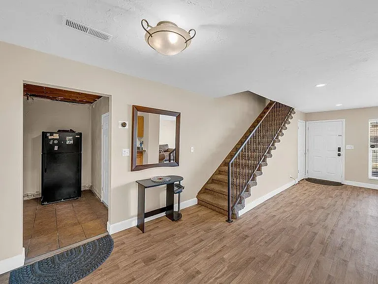 351 W 400 N — Photo 3