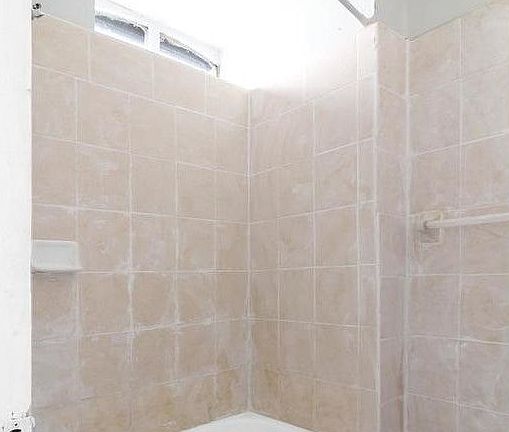 5th image of 211 Meserole St
