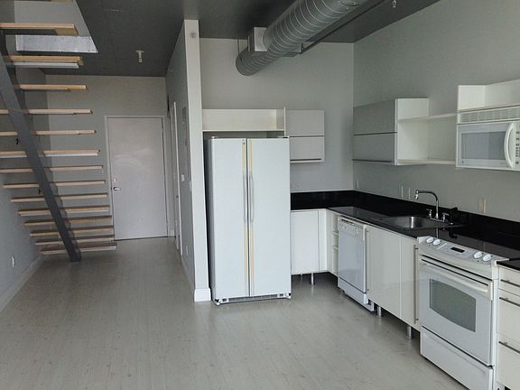 3rd image of 690 Sw 1 Ct #2503