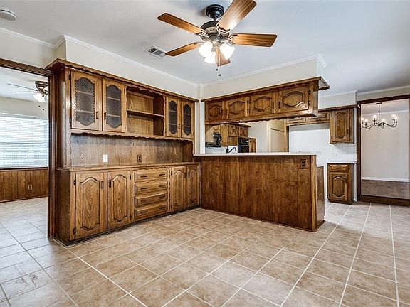 2nd image of 2704 Teakwood Ln