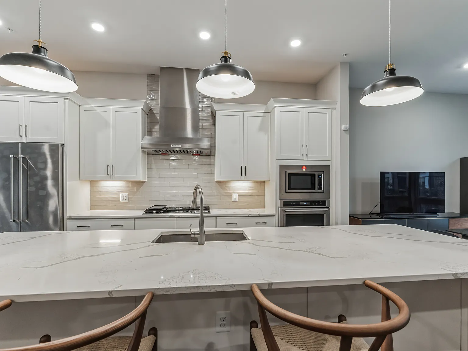 4 bed, 4.5 bath, 2700 sqft, $5,695 — Photo 4