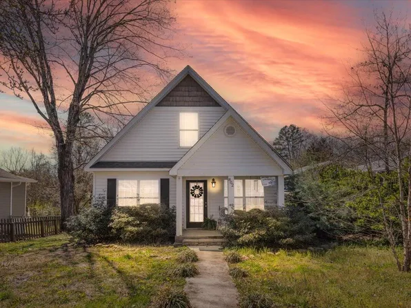 802 Gordon St, Chickamauga, GA 30707