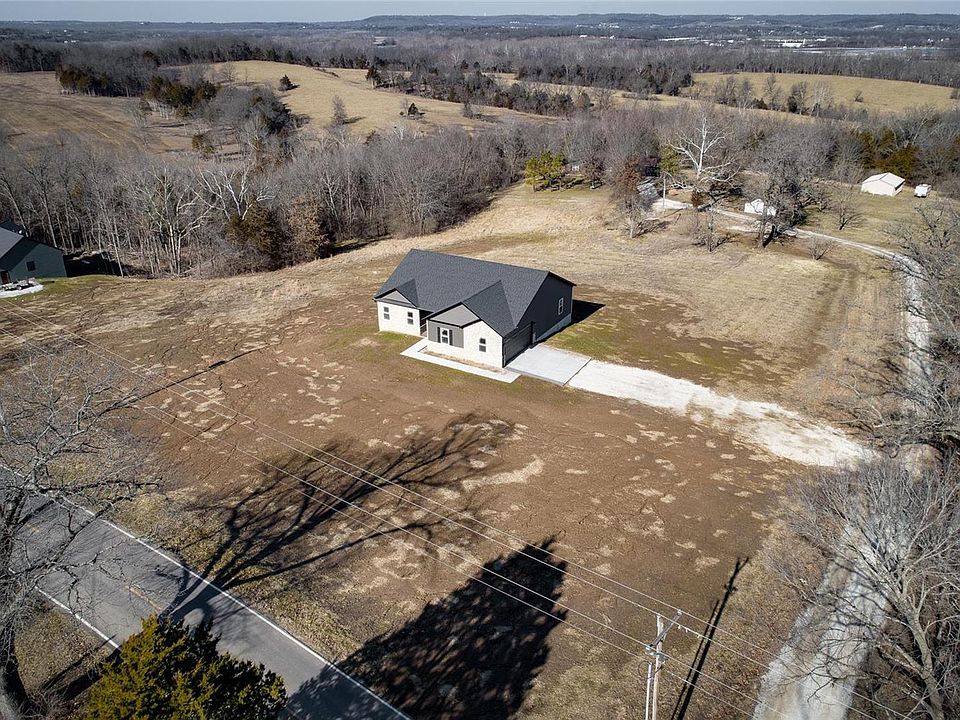 1st image of 141 Pine Hvn