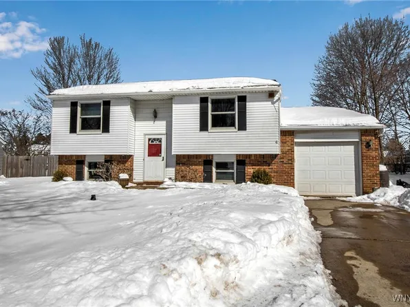 7001 Academy Ln, Lockport, NY 14094