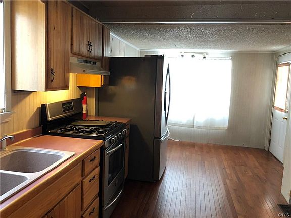 5th image of 310 Linden St