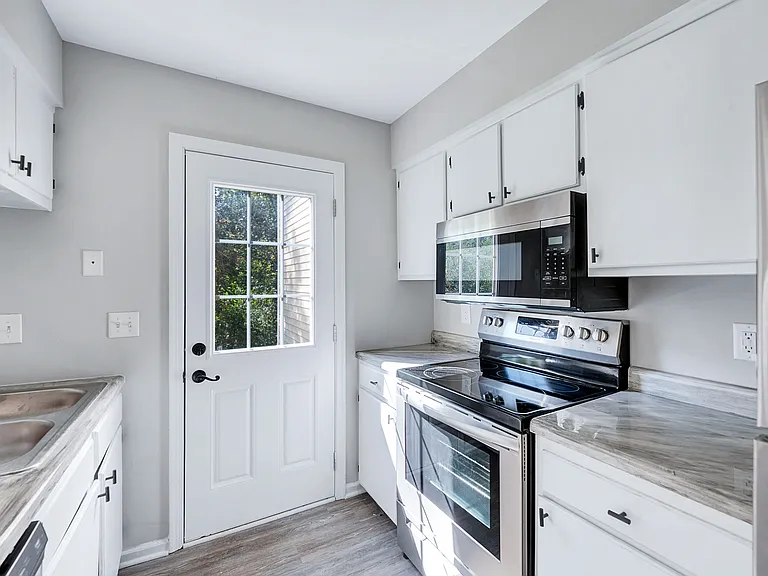 4304 Presley Ct #D — Photo 11