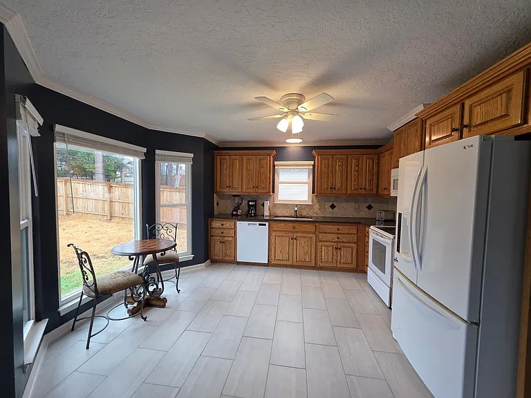 1318 Maple Leaf Ct — Photo 4