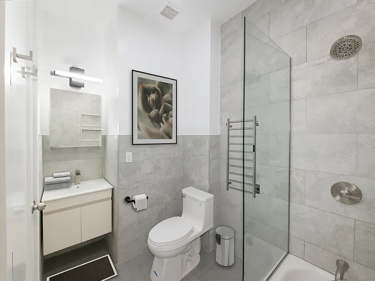 2500 Amsterdam Ave #3 — Photo 8