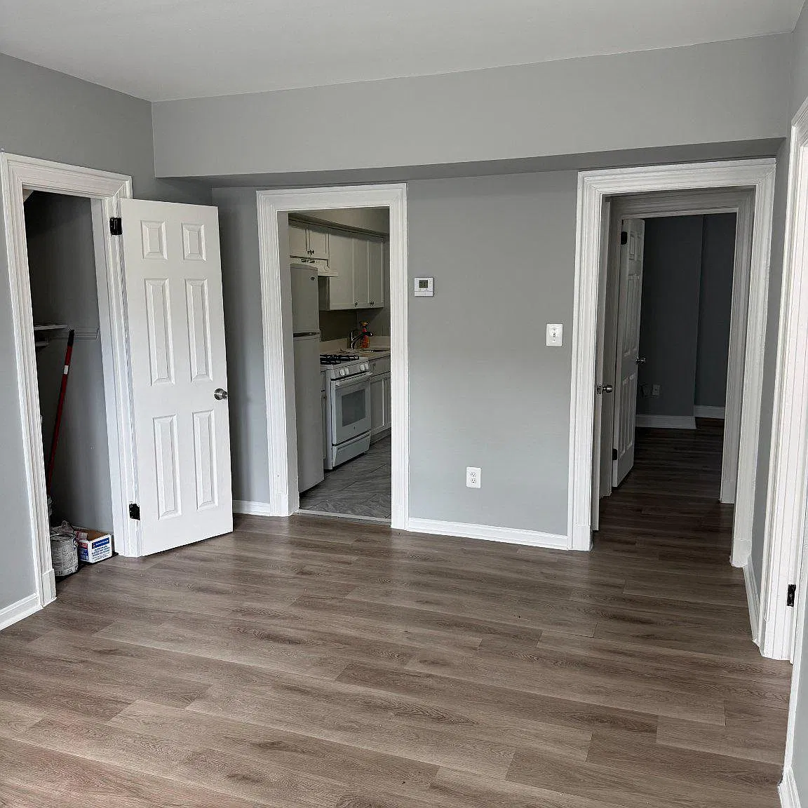 3 bed, 1.0 bath, 900 sqft, $4,000 — Photo 4