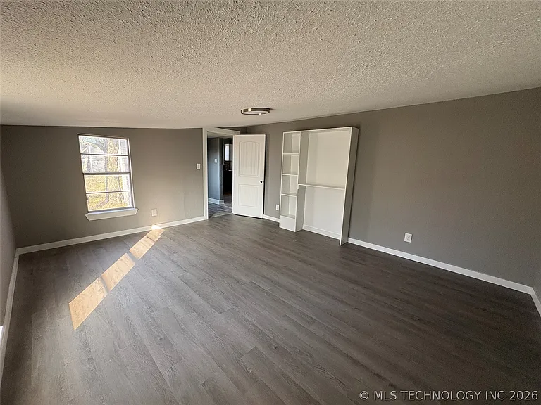 109 N Walker St — Photo 9