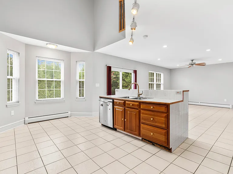 421 Lafayette St — Photo 25