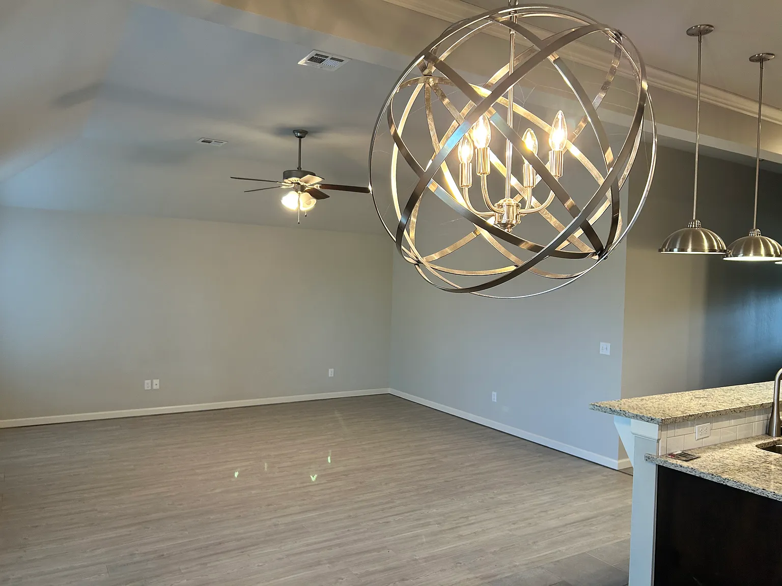 3 bed, 2200 sqft, $2,595 — Photo 3