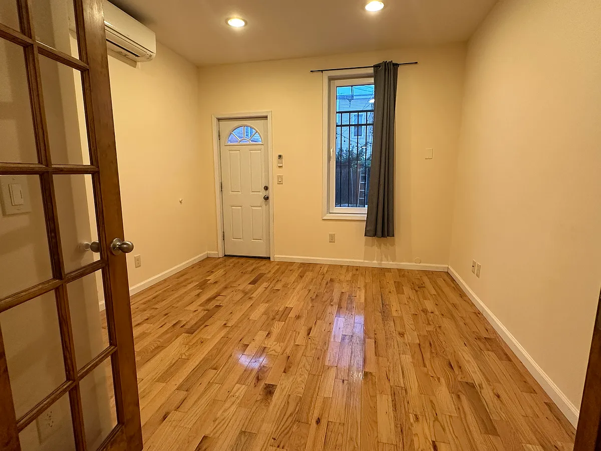 Building Photo - 60-80 55th St #2R