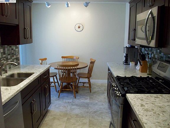 4th image of 599 Blue Jay Dr