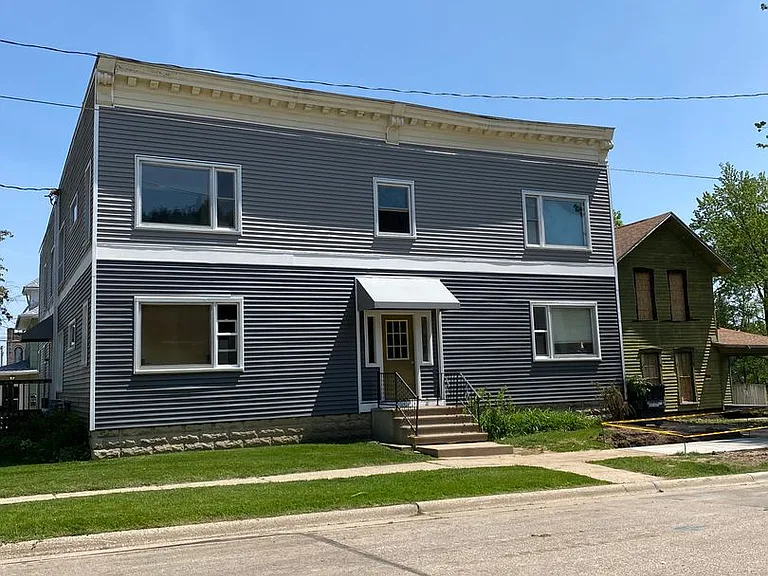 338 N High St — Photo 2