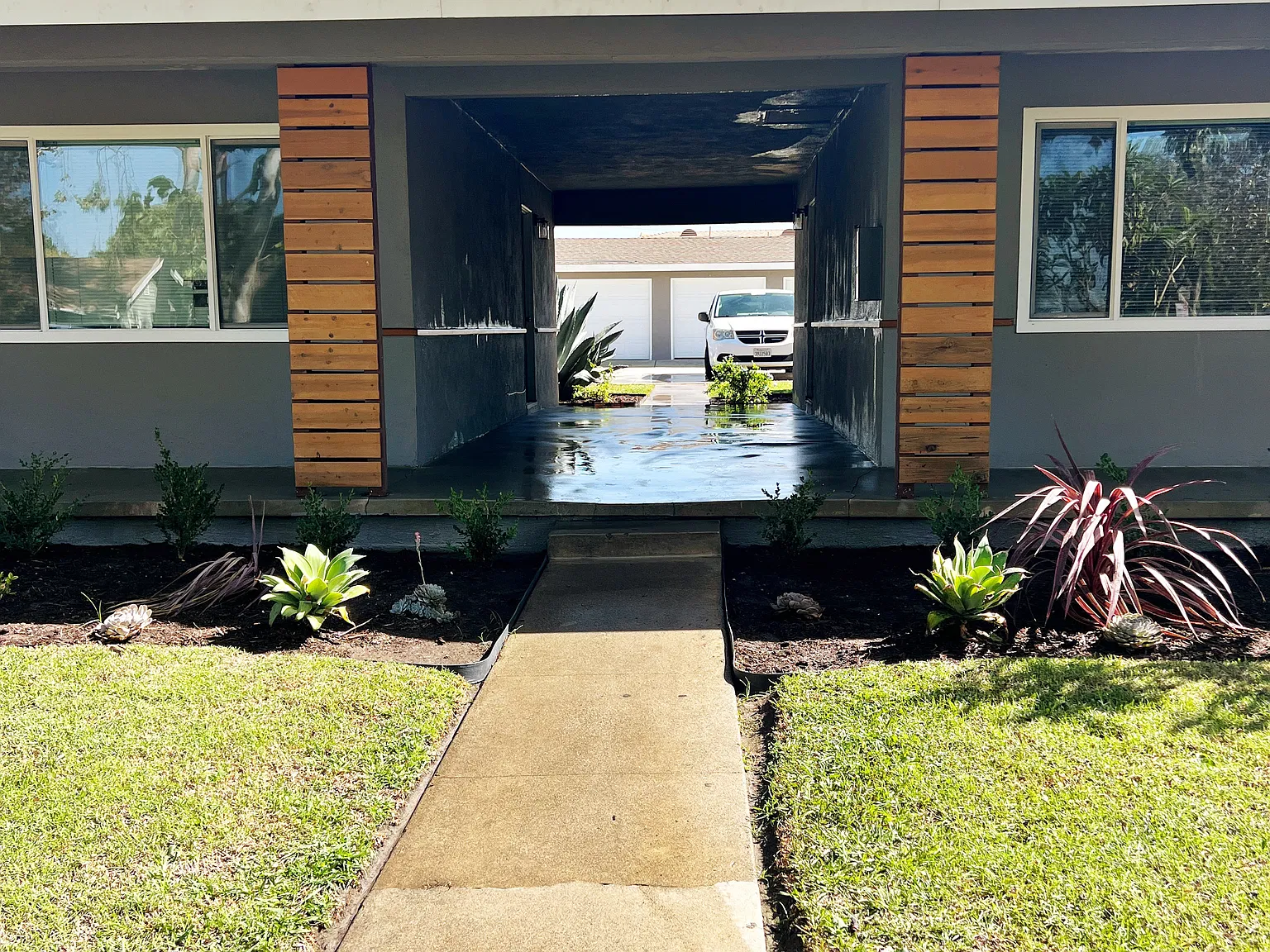 2 bed, 750 sqft, $2,550 — Photo 1