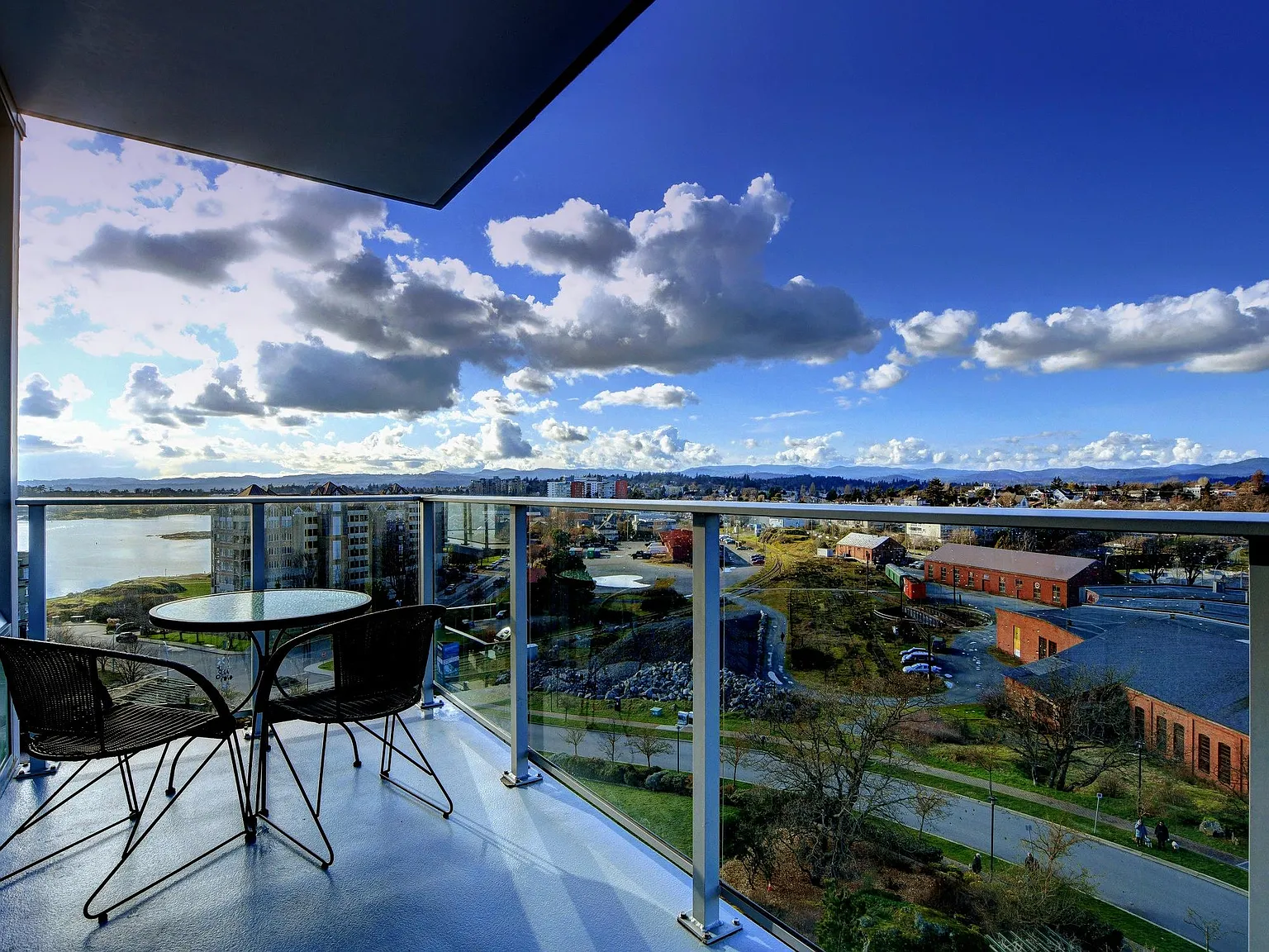 2 bed, 1000 sqft, $4,000 — Photo 2