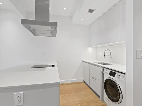 321 E 22nd St, New York, NY