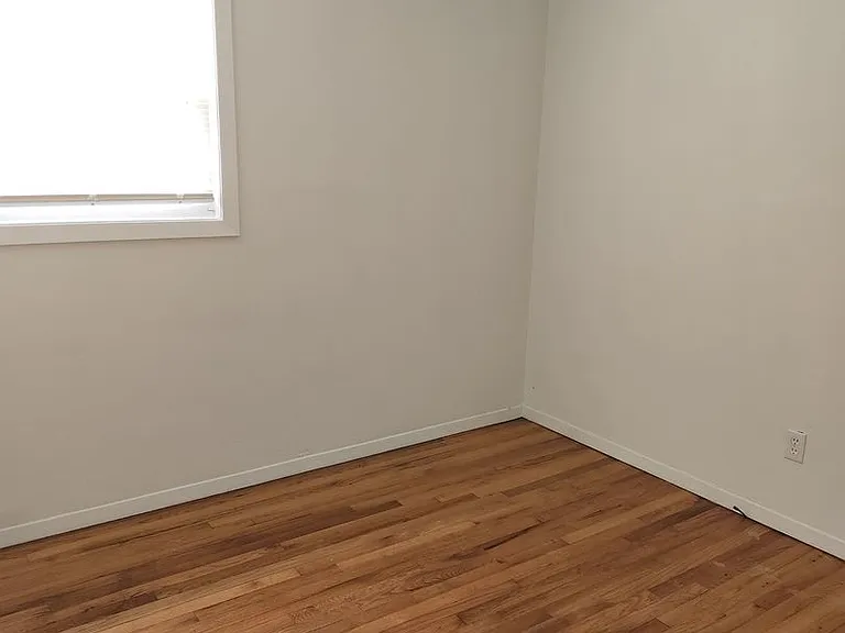 2236 Corbett Ave — Photo 4