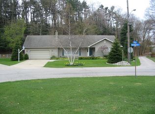 1963 Hendrick Rd, Muskegon, MI 49441