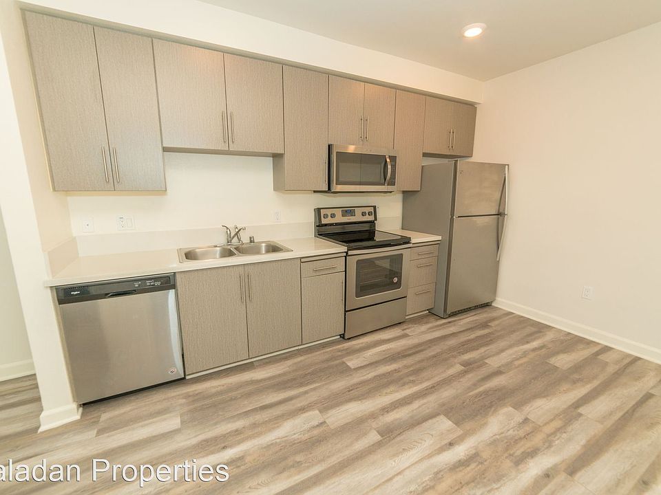 1st image of 14055 Archwood St #301