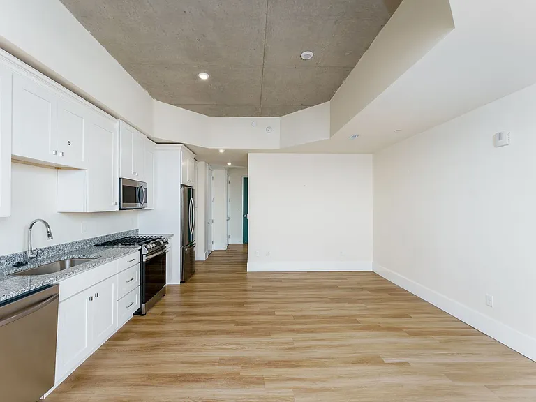 300 East Apartments — Photo 56