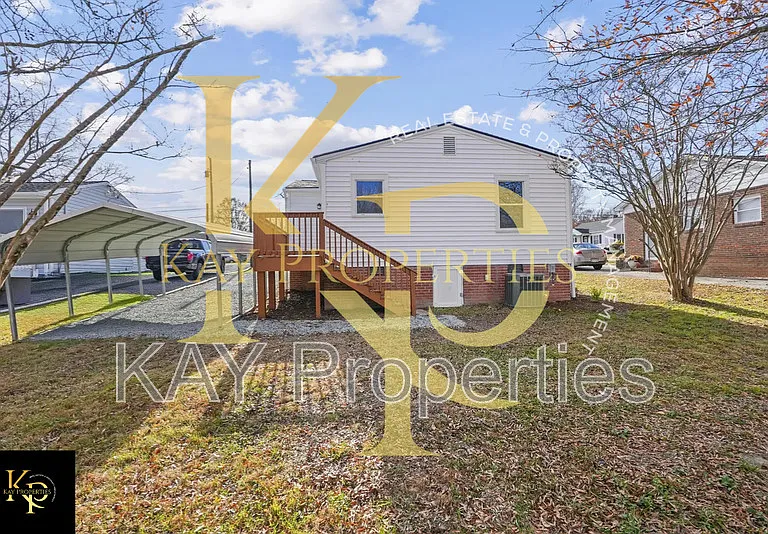 1207 Jackson St — Photo 4